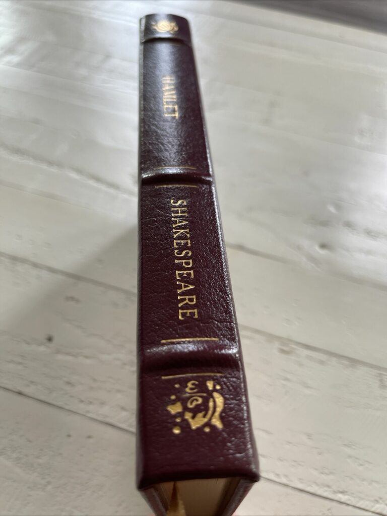 Hamlet by William Shakespeare, Collector’s Edition - Spine view